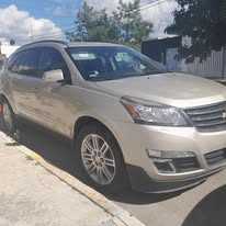 Auto Nissan Versa blanco en Mérida